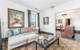 Spacious Upstairs 1Bed- Walking Distance To Beach Outlet Mall